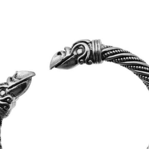 ➰Metal Cuff Bracelet - Picture 2 of 3